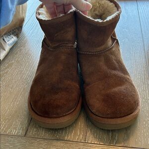Women’s UGG Chestnut Suede Winter Boots Size 7